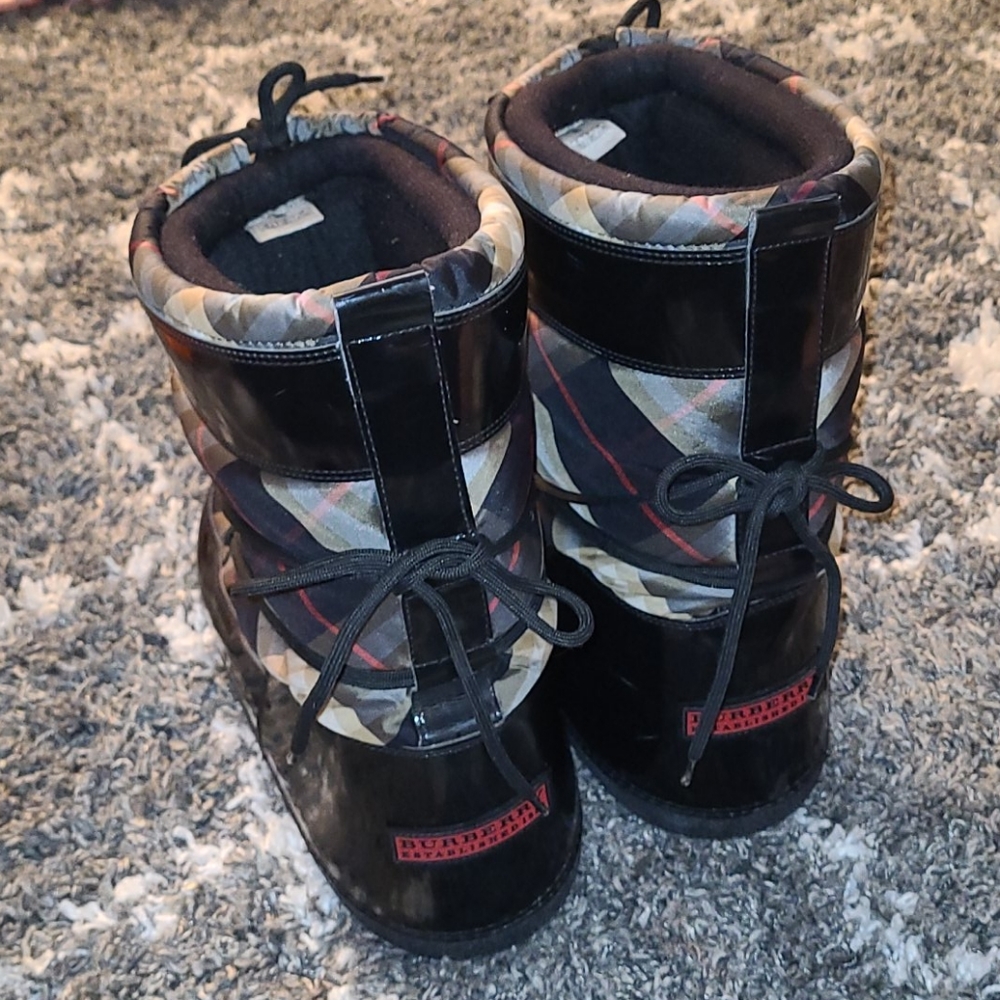 Burberry size 10/ 11 usa